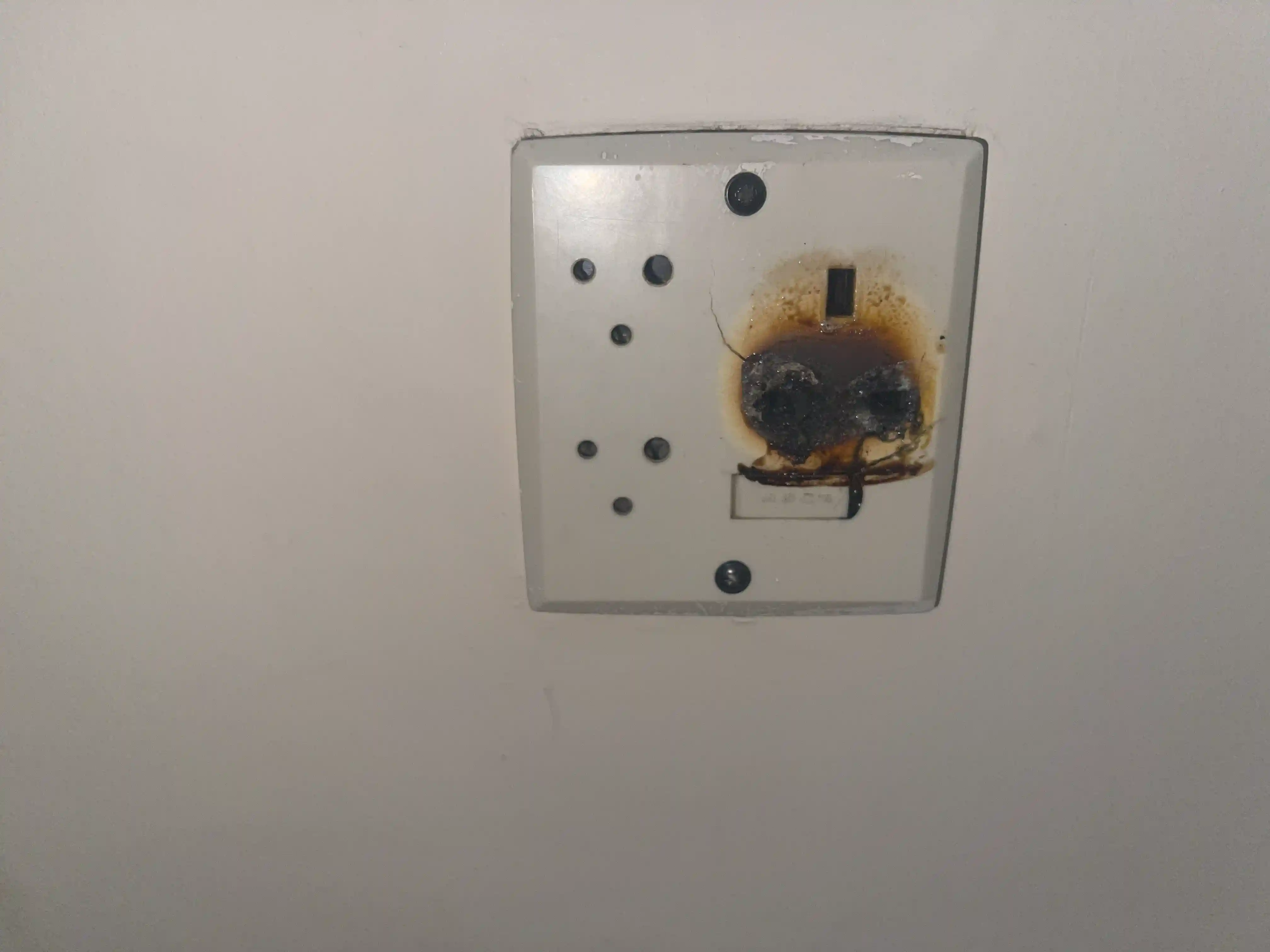 24 Hours Emergency Electrician near Notting Hill